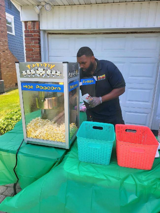 Kosher popcorn added to a Rolling Video Games Long Island birthday party in Seaford, NY